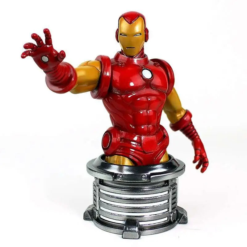 Röd och gul Iron Man-byst i detaljerad rustning på metallbas
