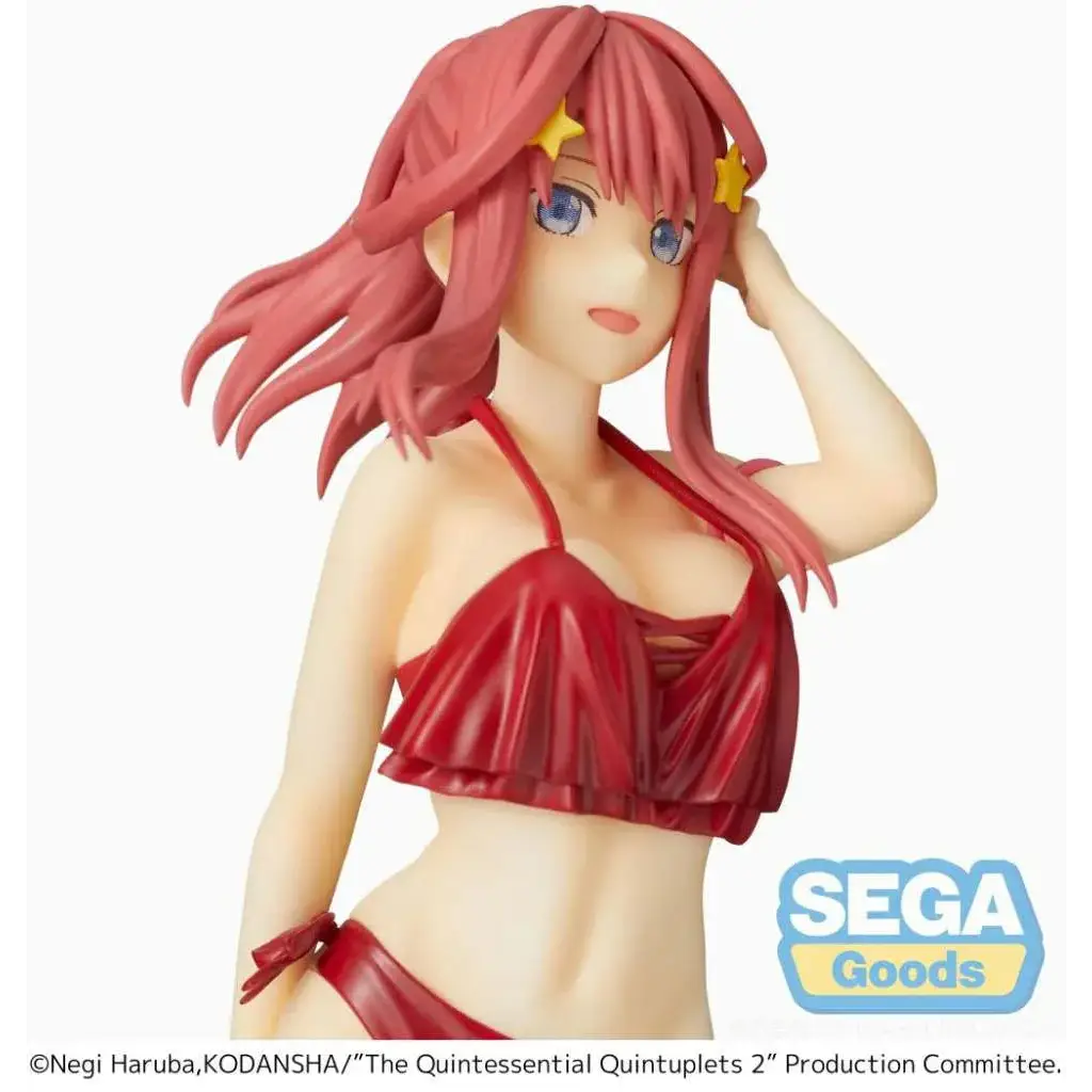 Detaljerad figur av Itsuki Nakano från The Quintessential Quintuplets 2, med långt rosa hår, blå ögon och röd bikinitopp med volanger
