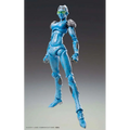 Blå metallfigur med gröntonade glasögon och silverdetaljer från Jojo’s Bizarre Adventure