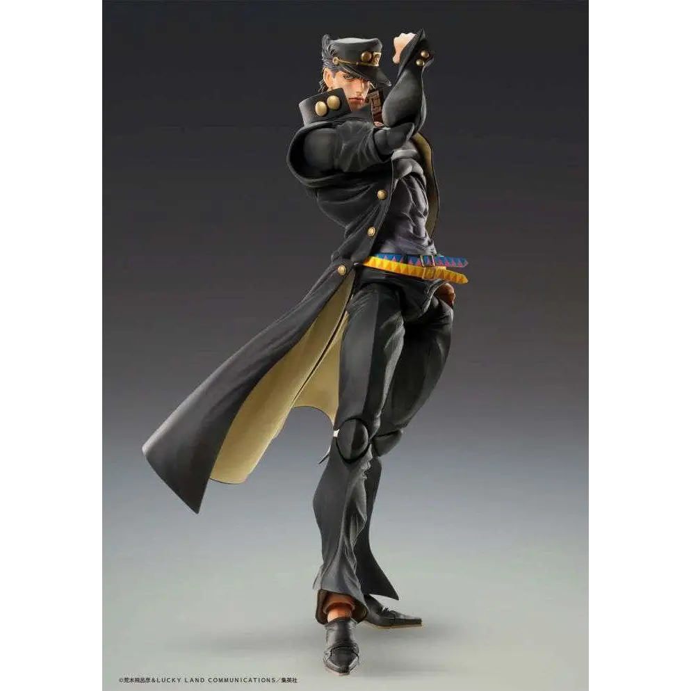 Svart och guld Jotaro Kujo-figur i lång mantel med mässknappar och hatt