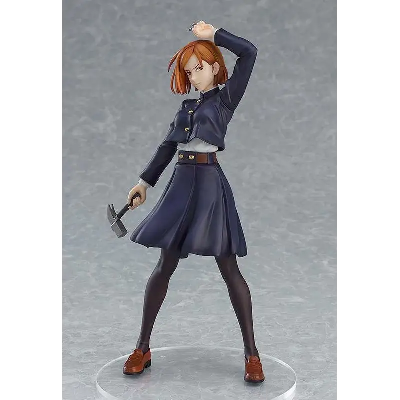 Nobara Kugisaki Jujutsu Kaisen POP UP PARADE-figur med röd hår, marinblå uniform, guldknappar, yxa och hand mot huvudet