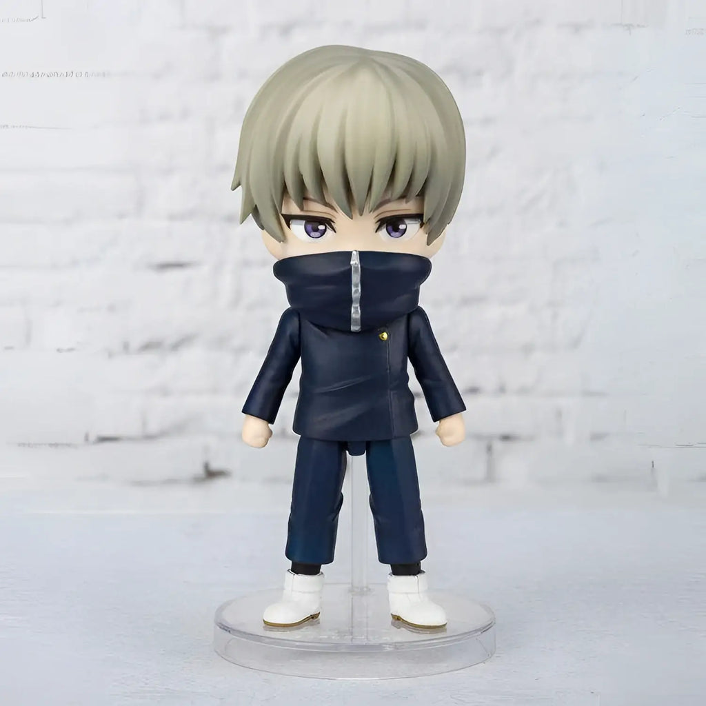 Chibi Toge Inumaki från Jujutsu Kaisen i mörk marinblå huva med vita stövlar