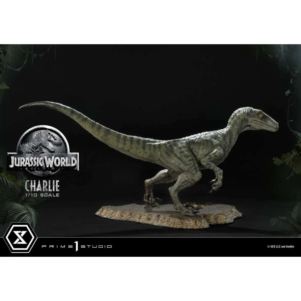 Detaljerad 1/10-skala staty av velociraptorn Charlie från Jurassic World med realistiska gröna och grå fjäll