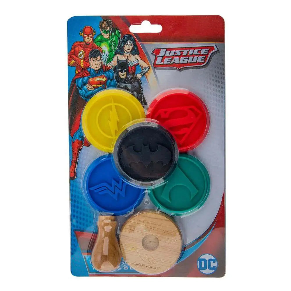Justice League-logotyps keksstämplar i gummi med trähandtag i gula, röda, svarta, blåa och gröna färger