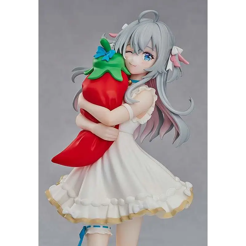 Kagura Nana POP UP PARADE-figur med silverhårig animeflicka i vit klänning med guldkanter, håller stor röd jordgubbe med gröna blad och blått band