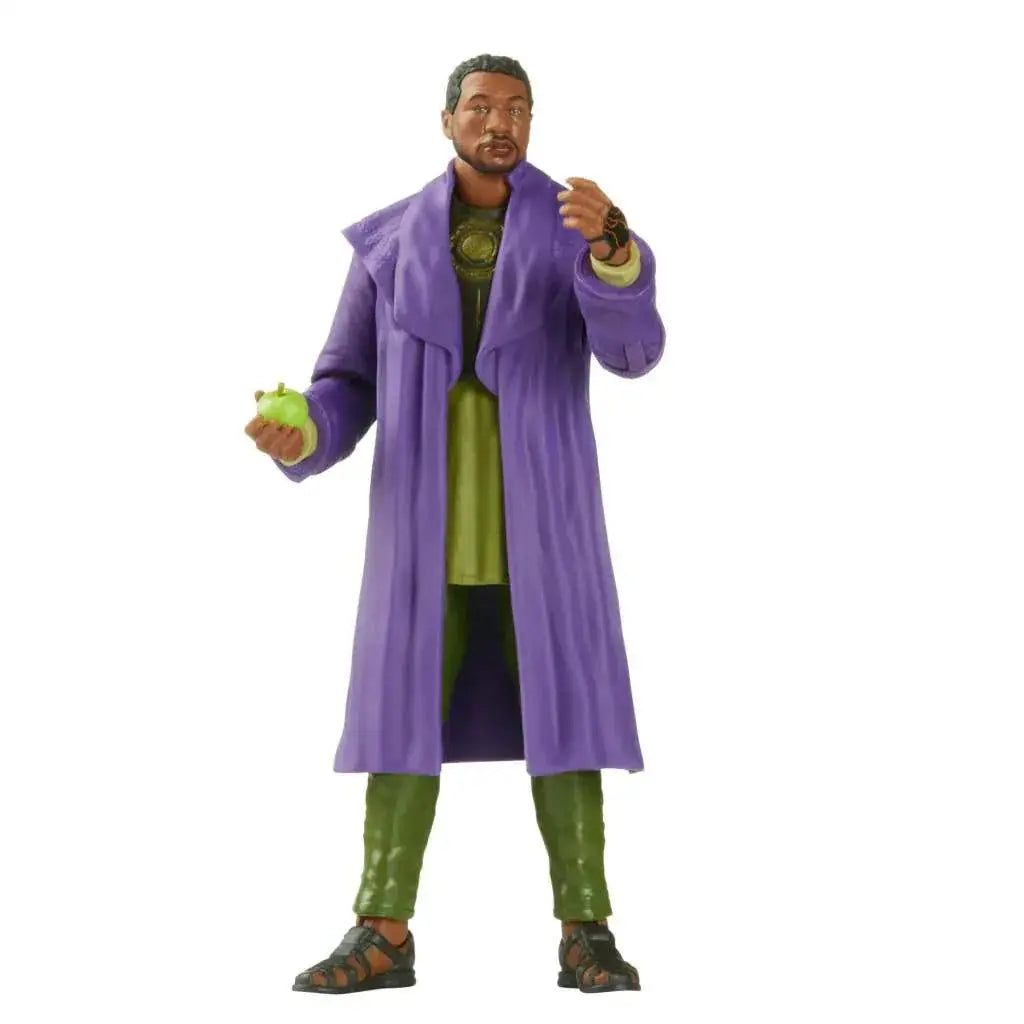 Khonshu actionfigur He-Who-Remains i lila mantel, grön byxa och tröja med äpple