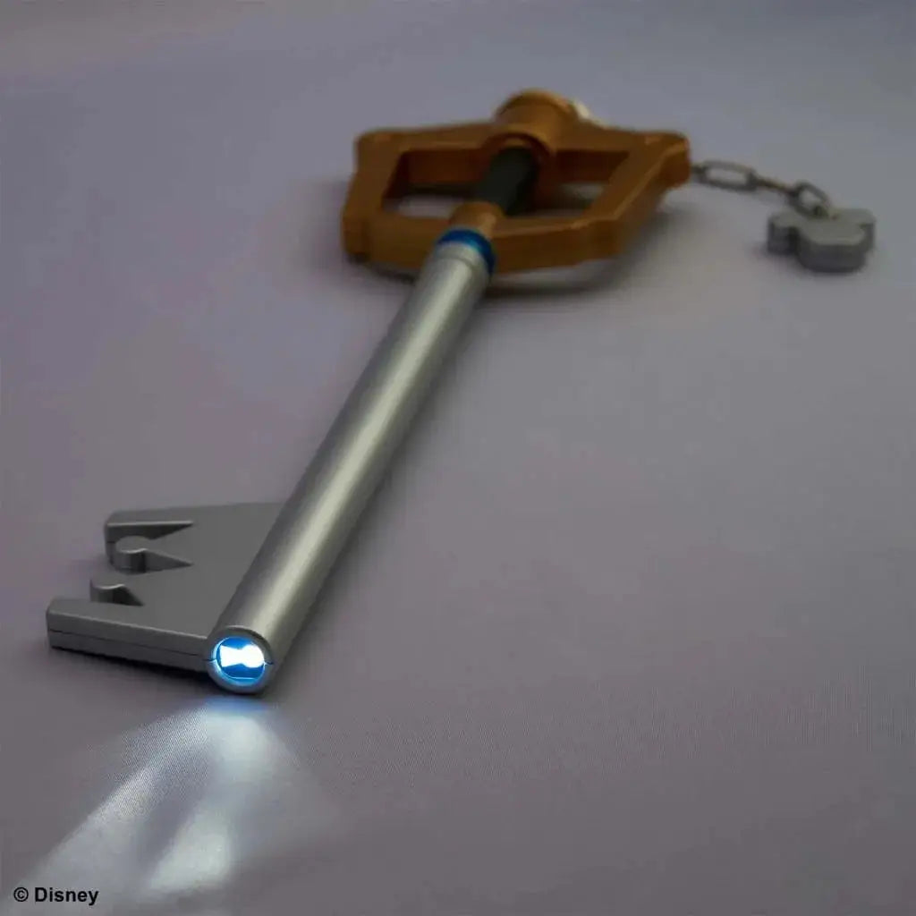 Lysande Kingdom Hearts Keyblade-ficklampa med Mickey-charm