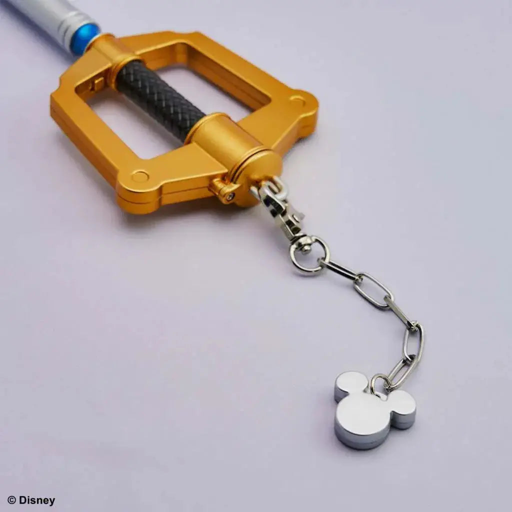 Guldigt metalliskt Keyblade-nyckelband med silver Mickey Mouse-huvudcharm från Kingdom Hearts Ljusupplysande