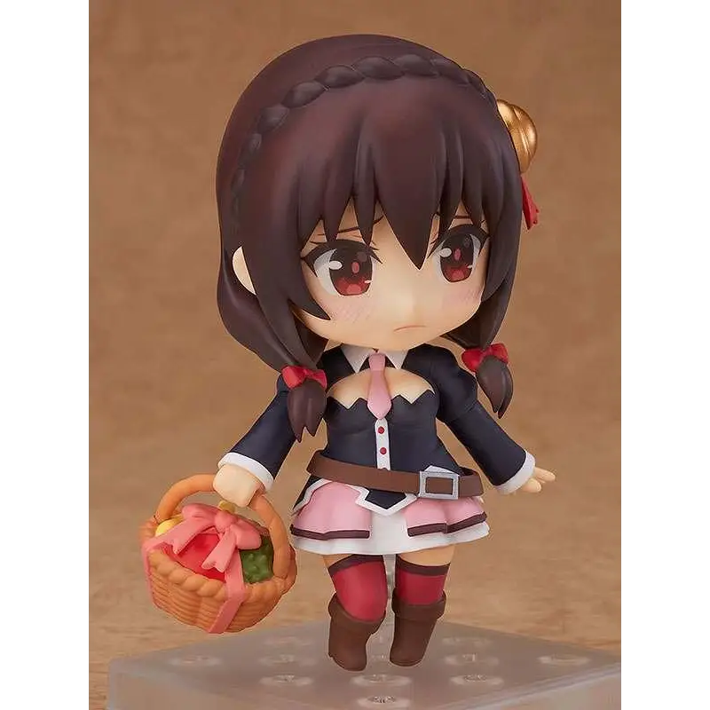 Chibi Nendoroid-figur av Yunyun med flätat hår och rödklädda ögon