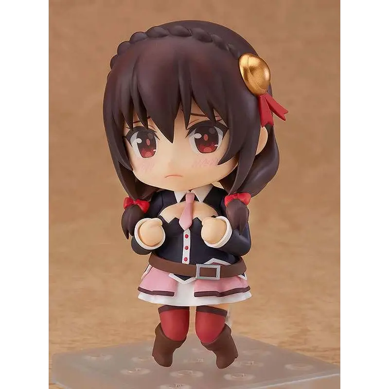 Chibi Yunyun Nendoroid-figur av flicka med flätat hår i svart jacka och rosa slips