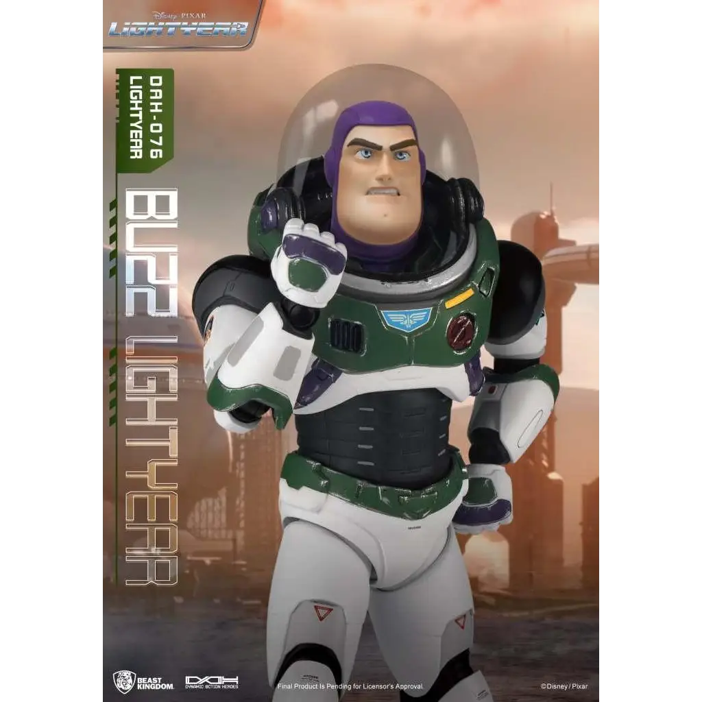 Grön och vit Buzz Lightyear-figur i Alpha Suit DAH-076 med lila hjälm