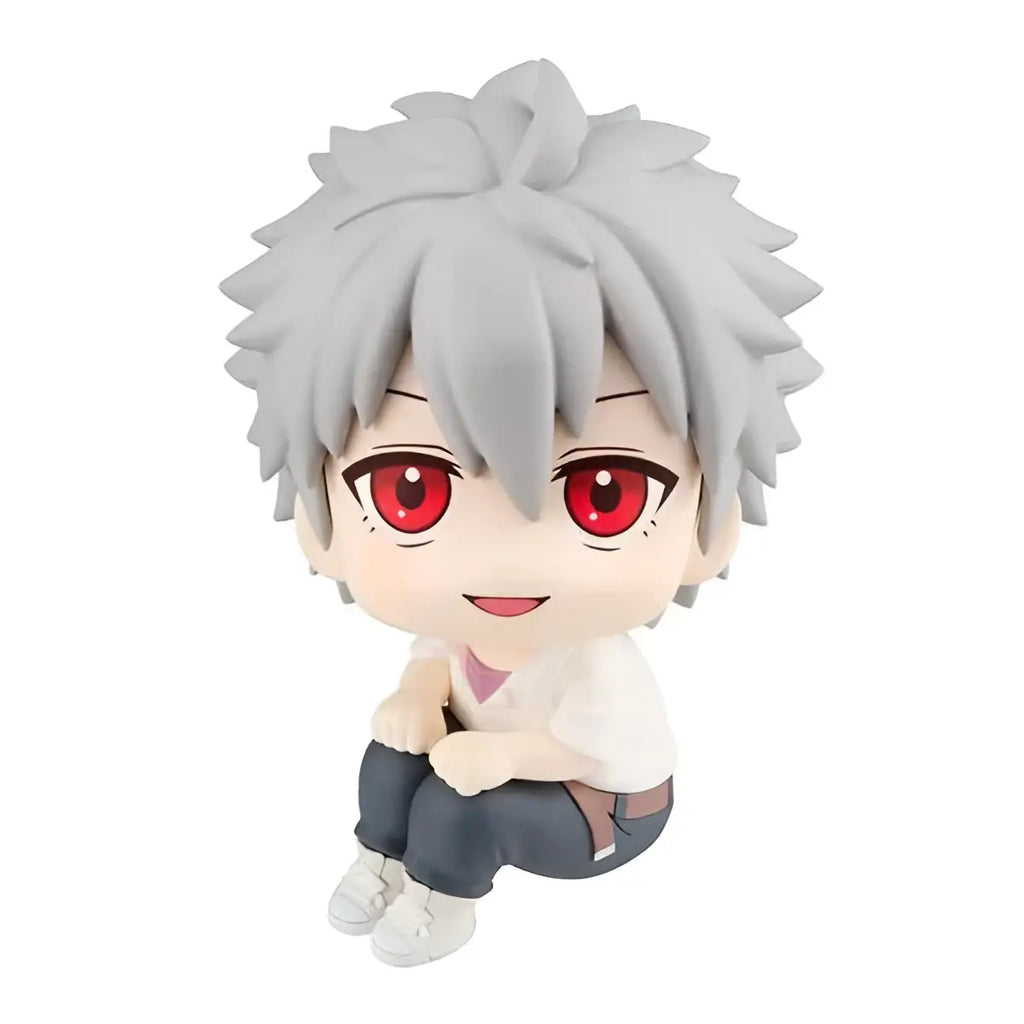 Chibi-figur av Kaworu Nagisa från Evangelion, spikig silverhår, röda ögon