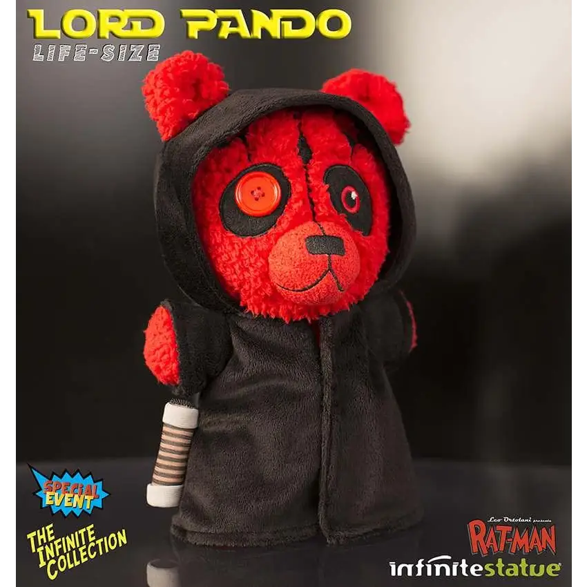 LORD PANDO livsstor plyschbjörn från Star Rats i svart kåpa med orange ögon och randig stav