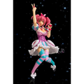 Vibrerande rosa-hårig animefigur Makina MK i lila och turkosa randiga klänning med vit spets, håller mikrofon i dynamisk pose från Macross Plamax MF-12 plastmodell