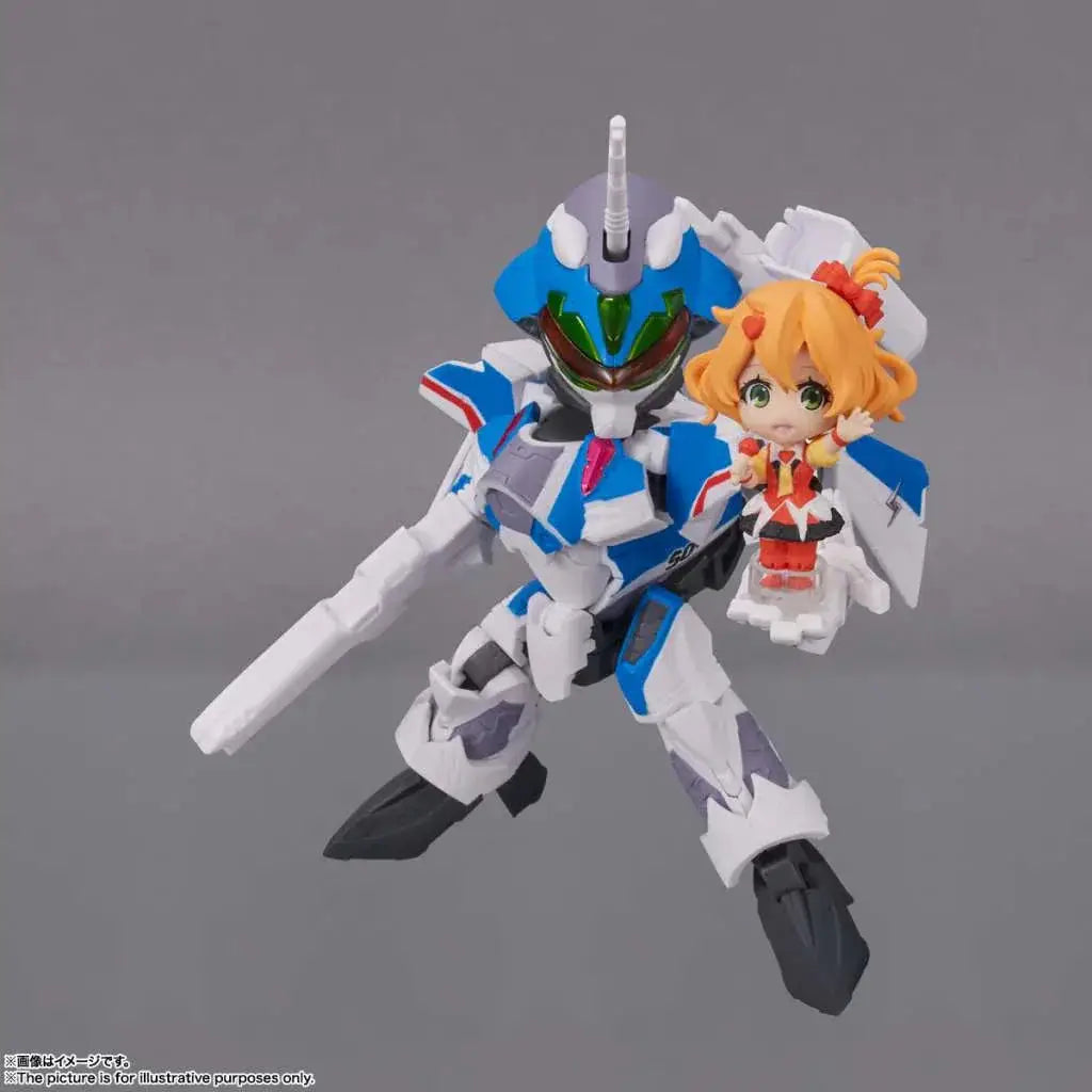 Blå och vit plastrobotfigur med liten orangehårig flicka på ryggen från Macross VF-31J Siegfried Freyja Tiny Session
