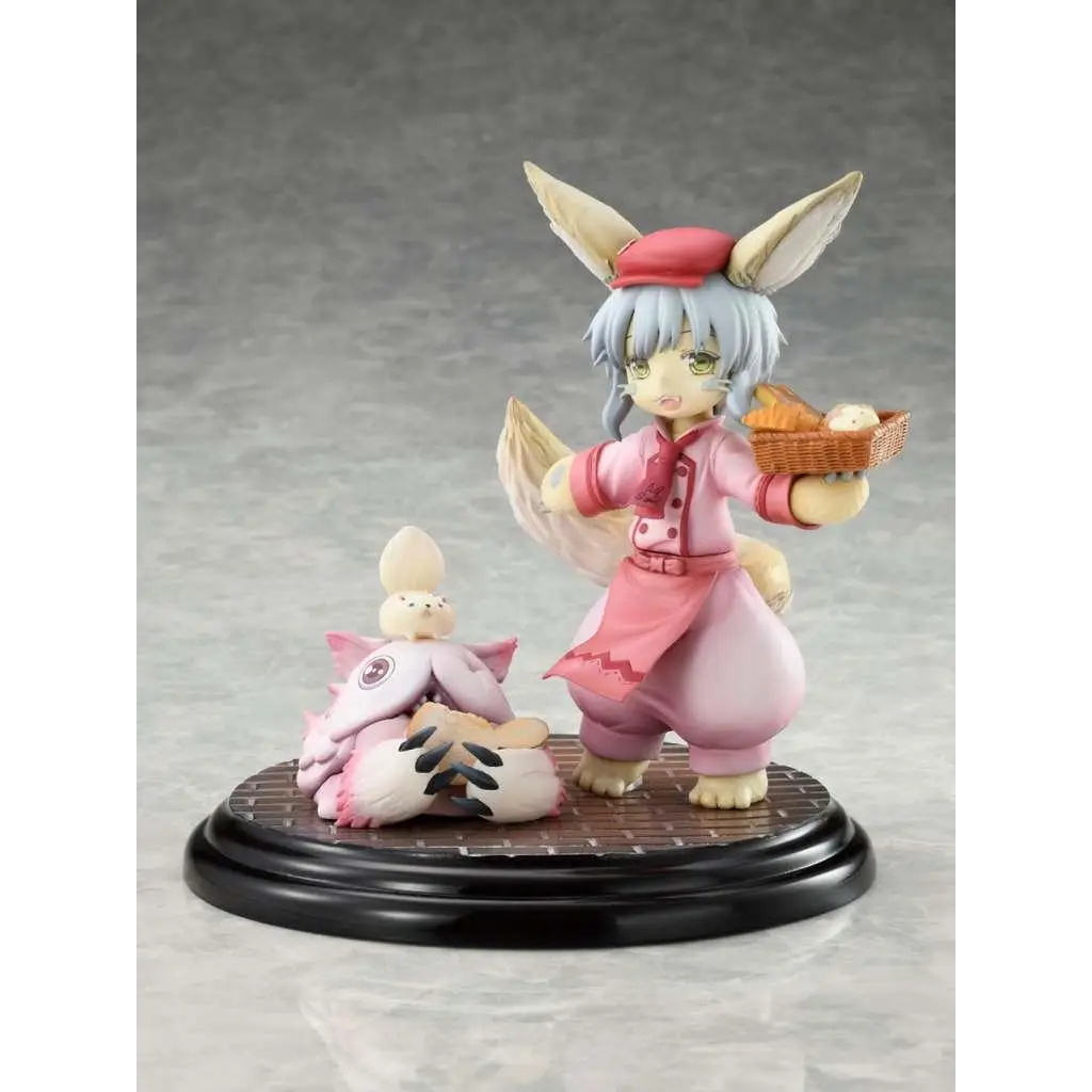 Nanachi och Mitty-figur: rosa vit kanin med korg bröd och plyschkompis
