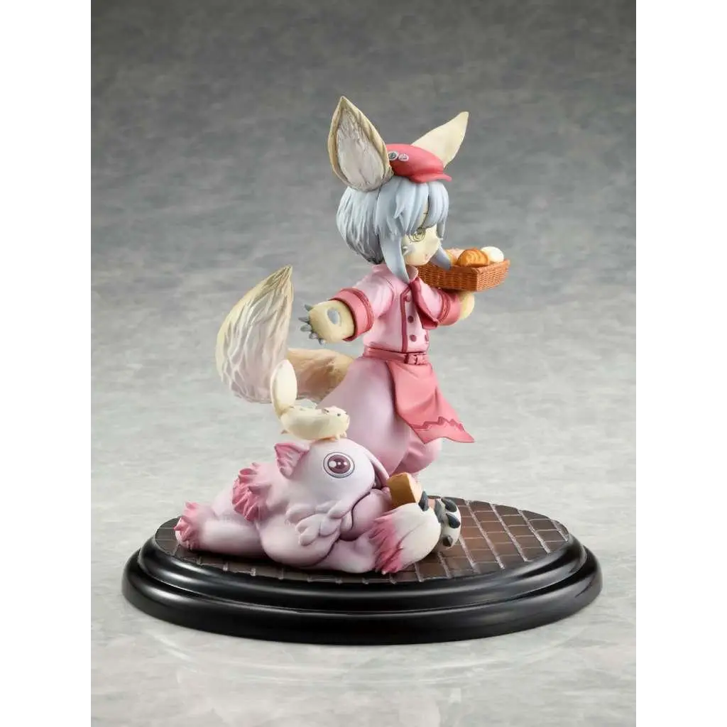Nanachi och Mitty-figur: Rosa pälsörad flicka med korg och sovande vän