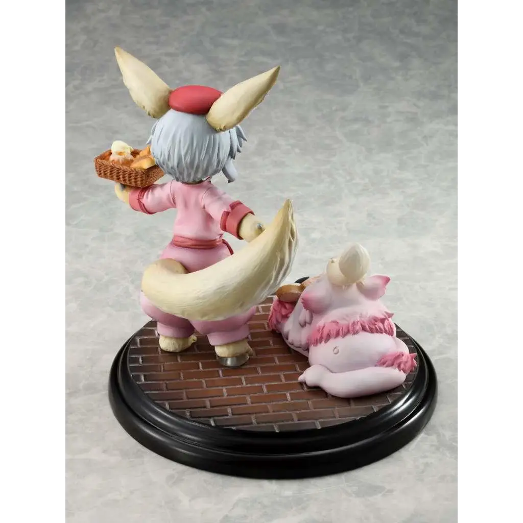 Nanachi och Mitty-figuriner med rosa päls och brödskorg