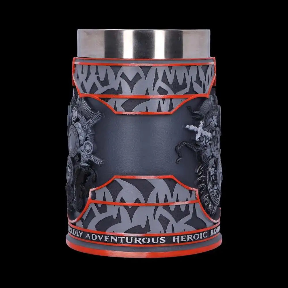 Mörkgrå Magic the Gathering-tankard med silverkant, rödorange trim och mekaniska mönster