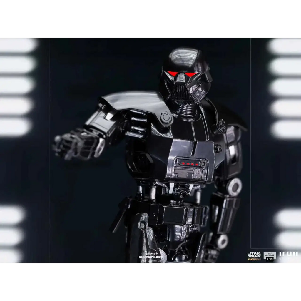 Svart och silver Mandalorian Dark Trooper 1/10-staty med röda glödande ögon