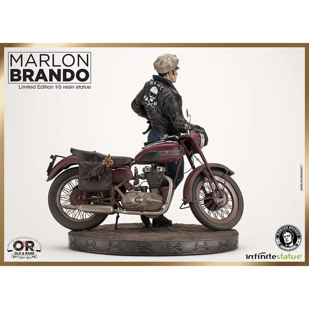 Marlon Brando 1:6 resinstatyett på maroon motorcykel med skalle-design