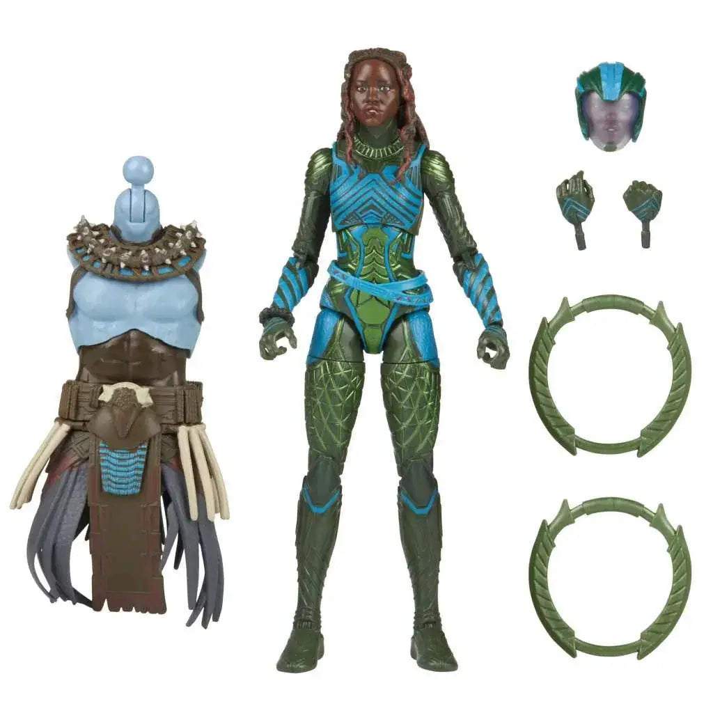Grön och blå rustad actionfigur med skalförsedd dräkt, Marvel Legends Black Panther 2 Attuma Nakia