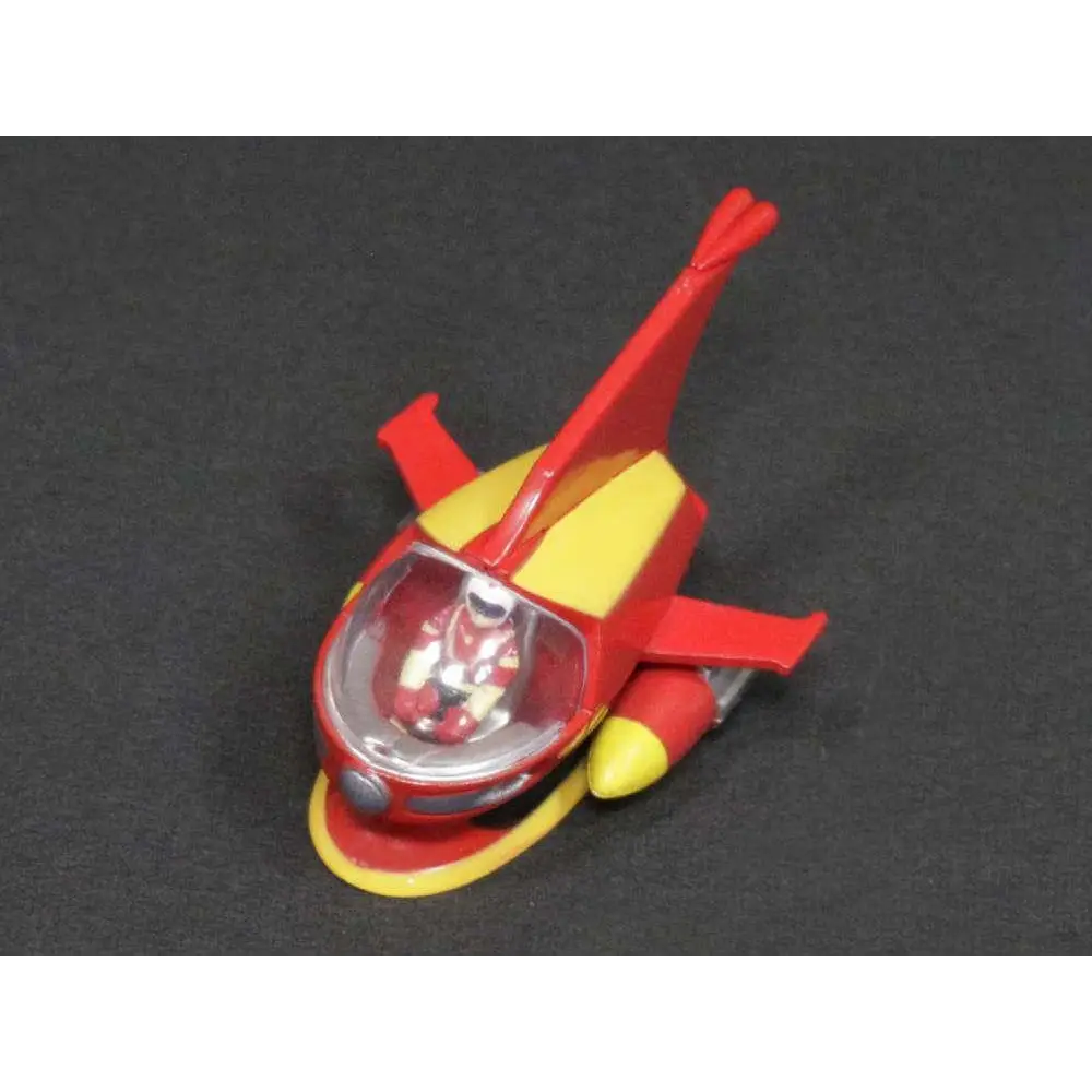 Röd och gul plastleksaksrymdskepp med klar cockpit och figur från Metal Action Pilder Set Mazinger