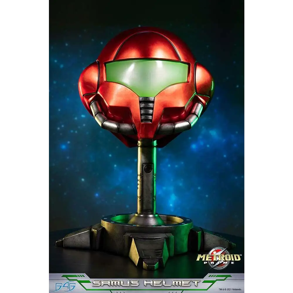 Röd och grön Samus Aran-hjälm från Metroid Prime, blank metallfinish med detaljerad rustning
