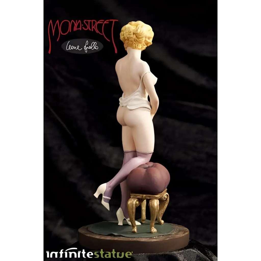 Detaljerad resinstaty av blond kvinna i vintage lingerie på prydnadspall, Mona Street Staty