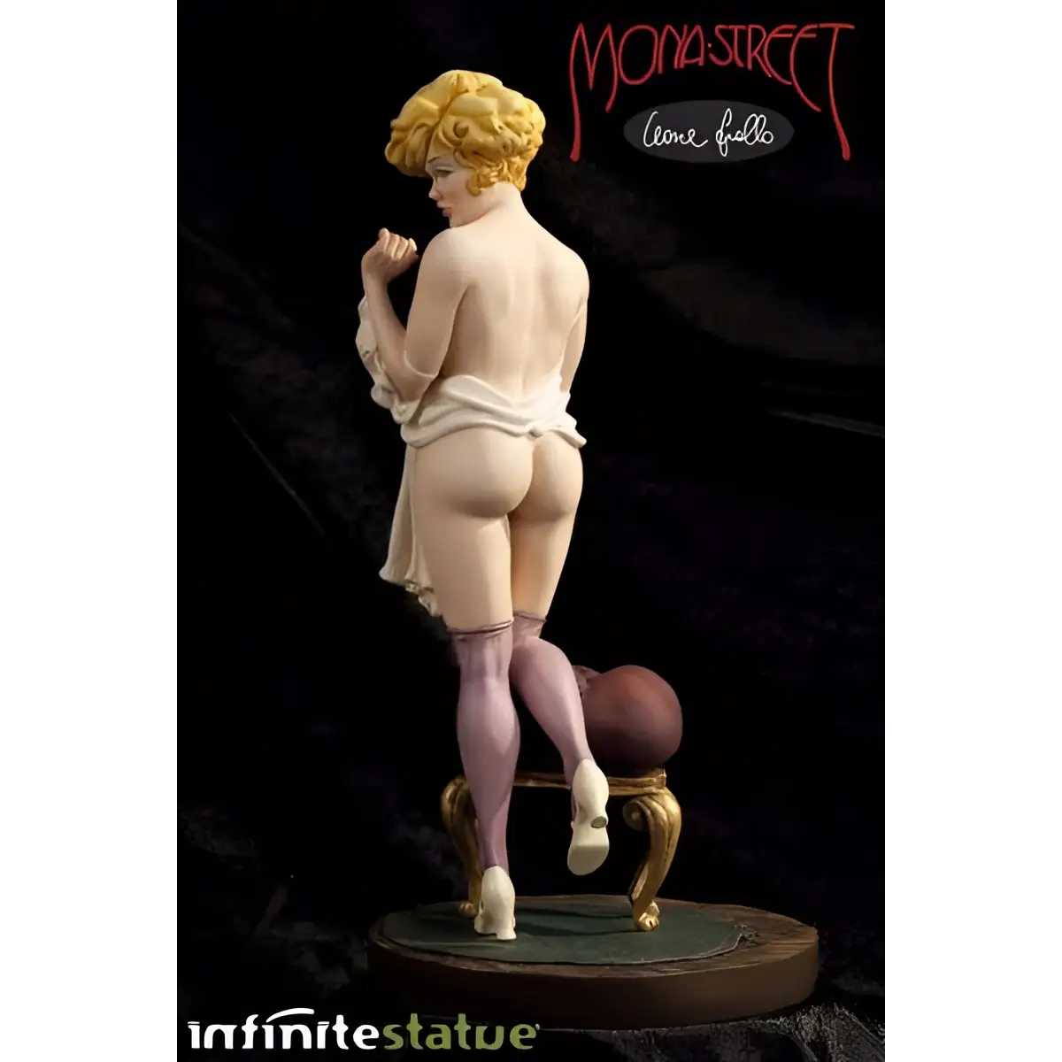 Detaljerad resinstaty av blond kvinna i vintagekläder, begränsad utgåva Mona Street Staty av Leone Frollo