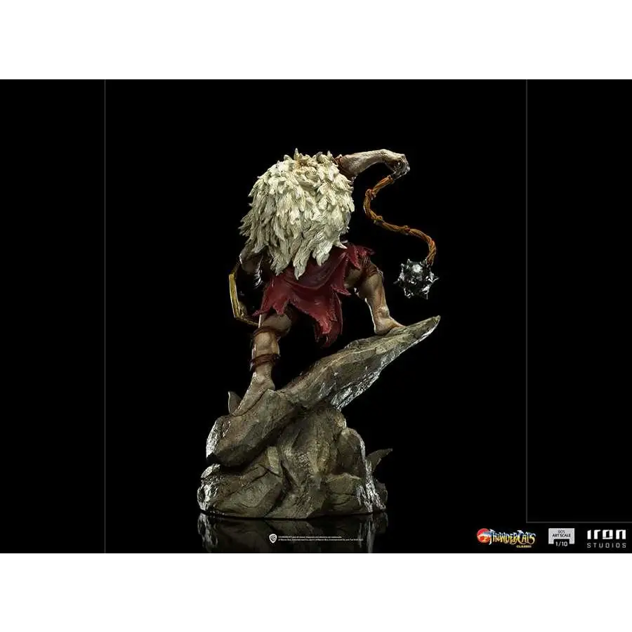 Detaljerad 1/10-skala staty av Monkian från ThunderCats BDS Art Scale, med vit man och röd trasig mantel på stenbas