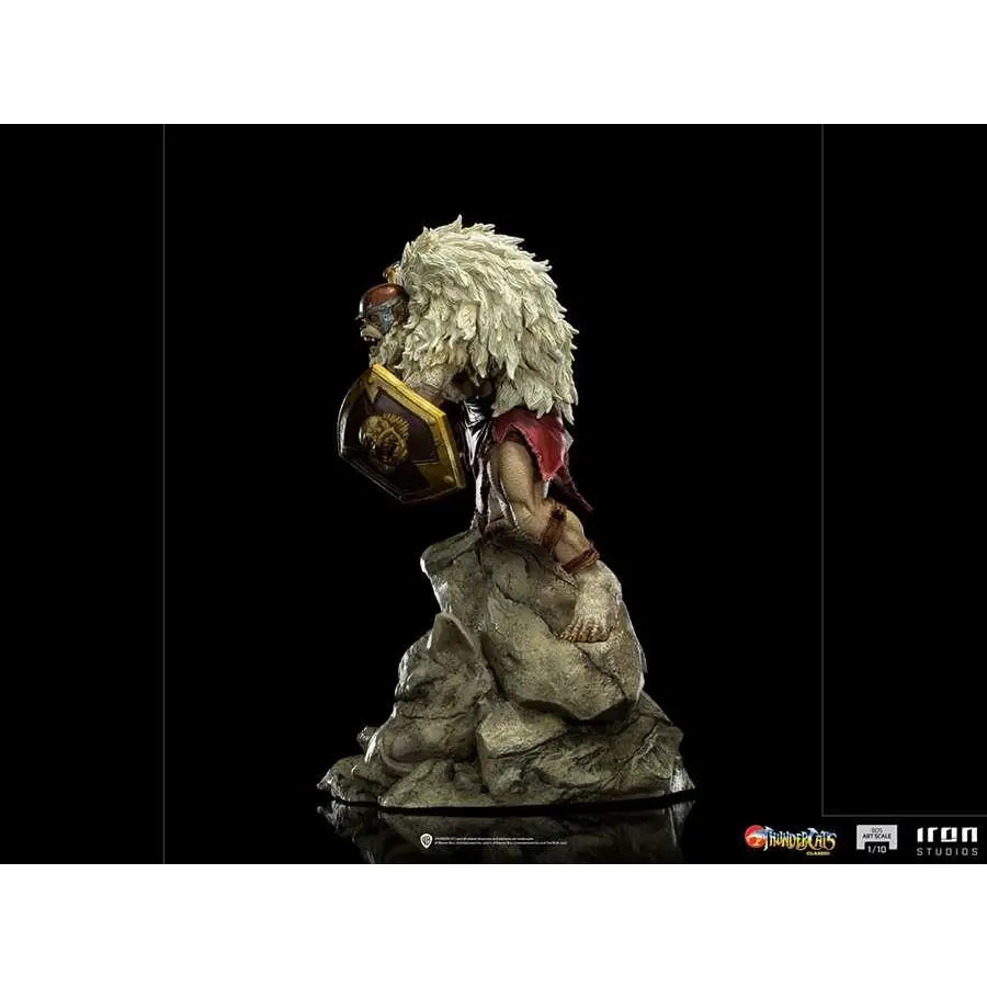 Detaljerad 1/10-skala staty av muskulös skäggig krigare i vit päls och röd rustning med gyllene sköld, Monkian ThunderCats BDS Art Scale