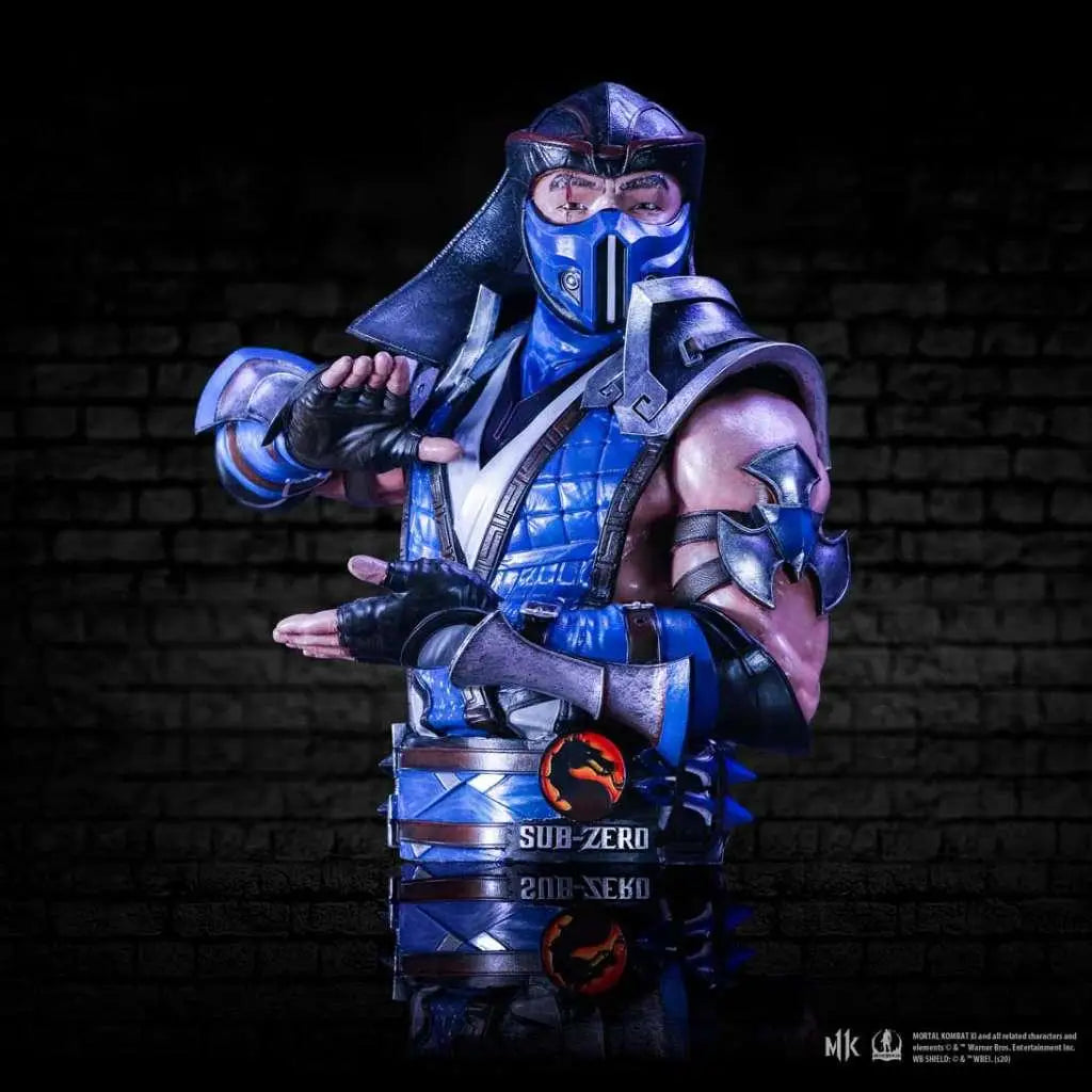Blå och silverfärgad rustad byst av Sub-Zero från Mortal Kombat, 29,5 cm