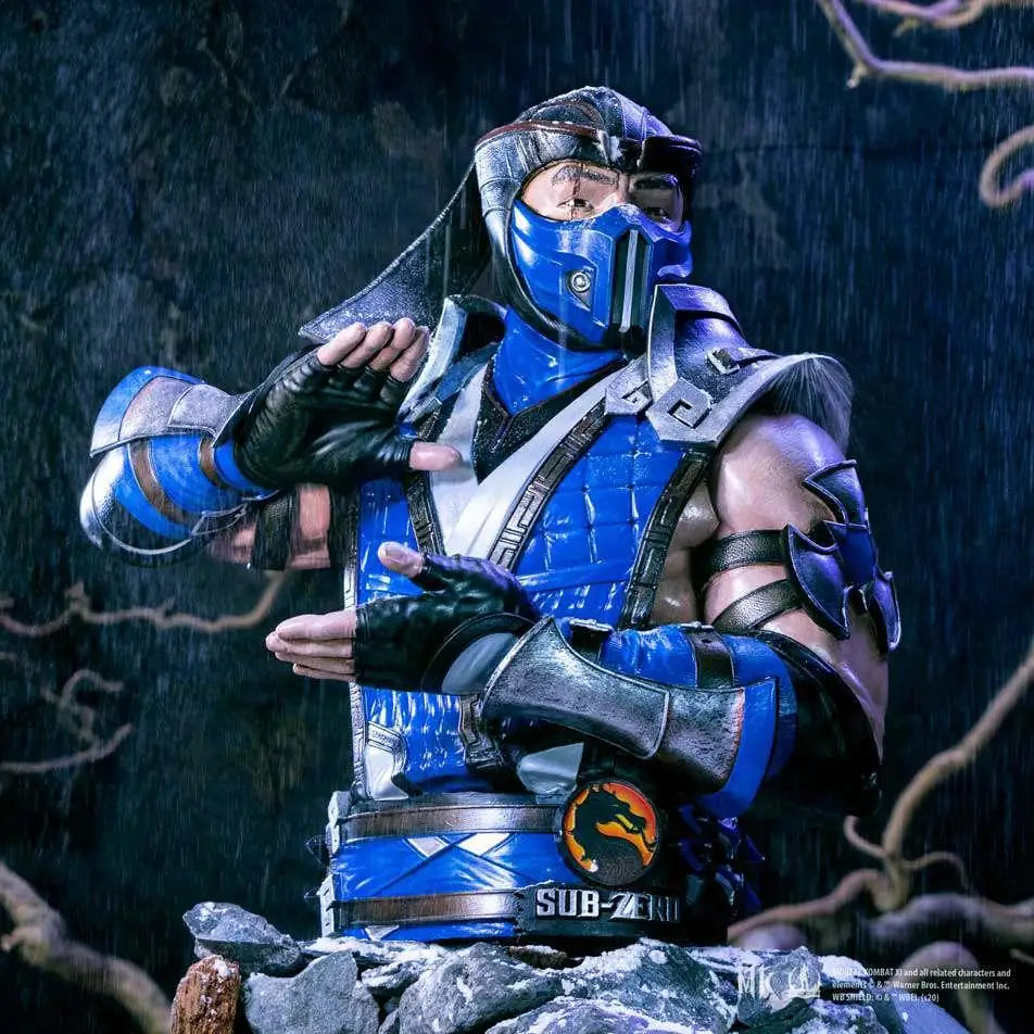 Blå och svart rustad Sub-Zero från Mortal Kombat, 29,5 cm byst med detaljerad mask