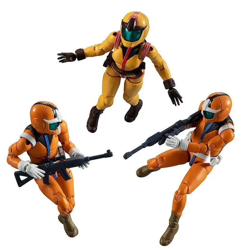 Tre actionfigurer i orange-gula taktiska dräkter med gröna visir, svarta handskar och detaljerad rustning från Ms Gundam Earth Federation Force Box Set