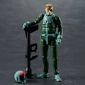 Grön och turkos pansrad Ms Gundam Zeon-soldat i Norm Suit med svart ögonlapp bredvid vapen och hjälm