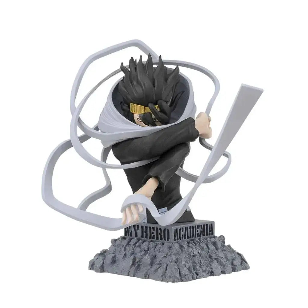 Svart hår animefigur med guldpannband i dynamisk pose, svart outfit, grå virvlande band. My Hero Academia Bustup Heroes 3