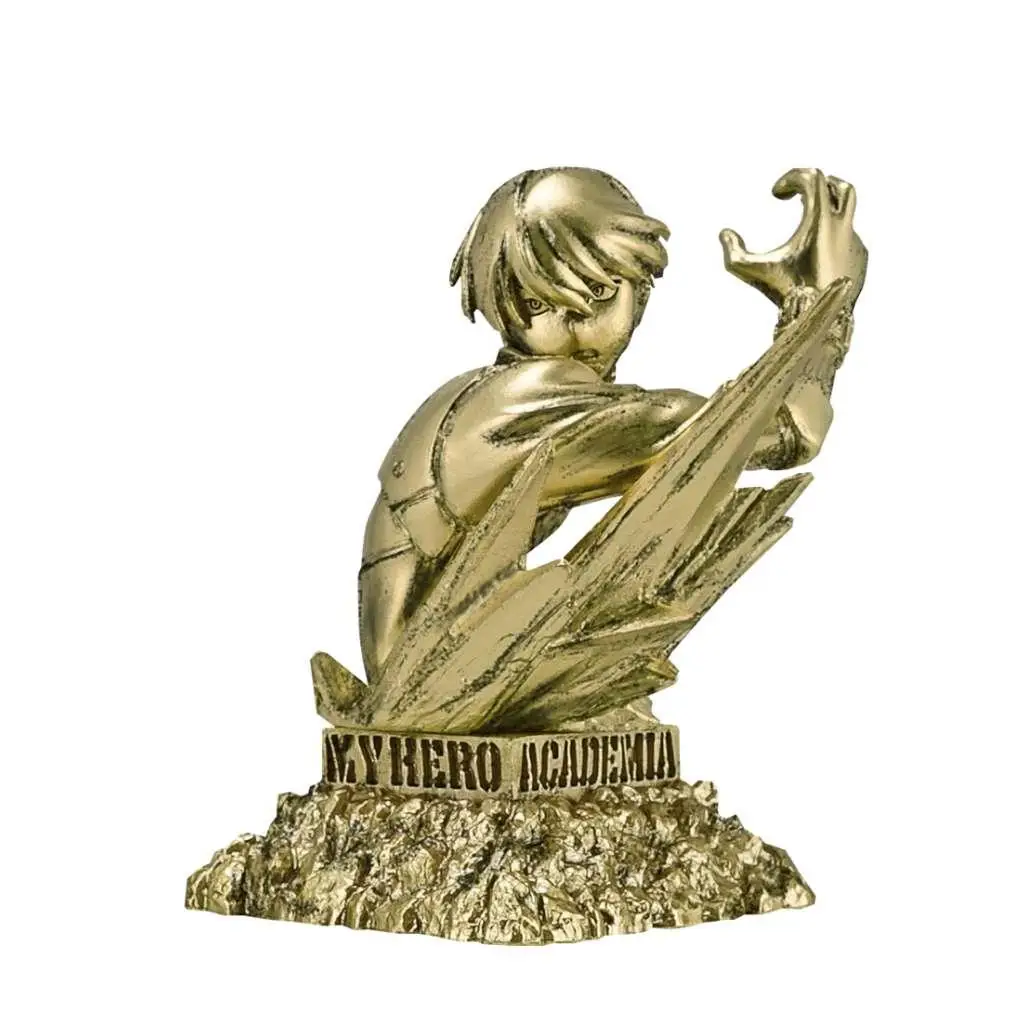 Guldmetallic figurin av My Hero Academia-karaktär i actionpose med energiefekter