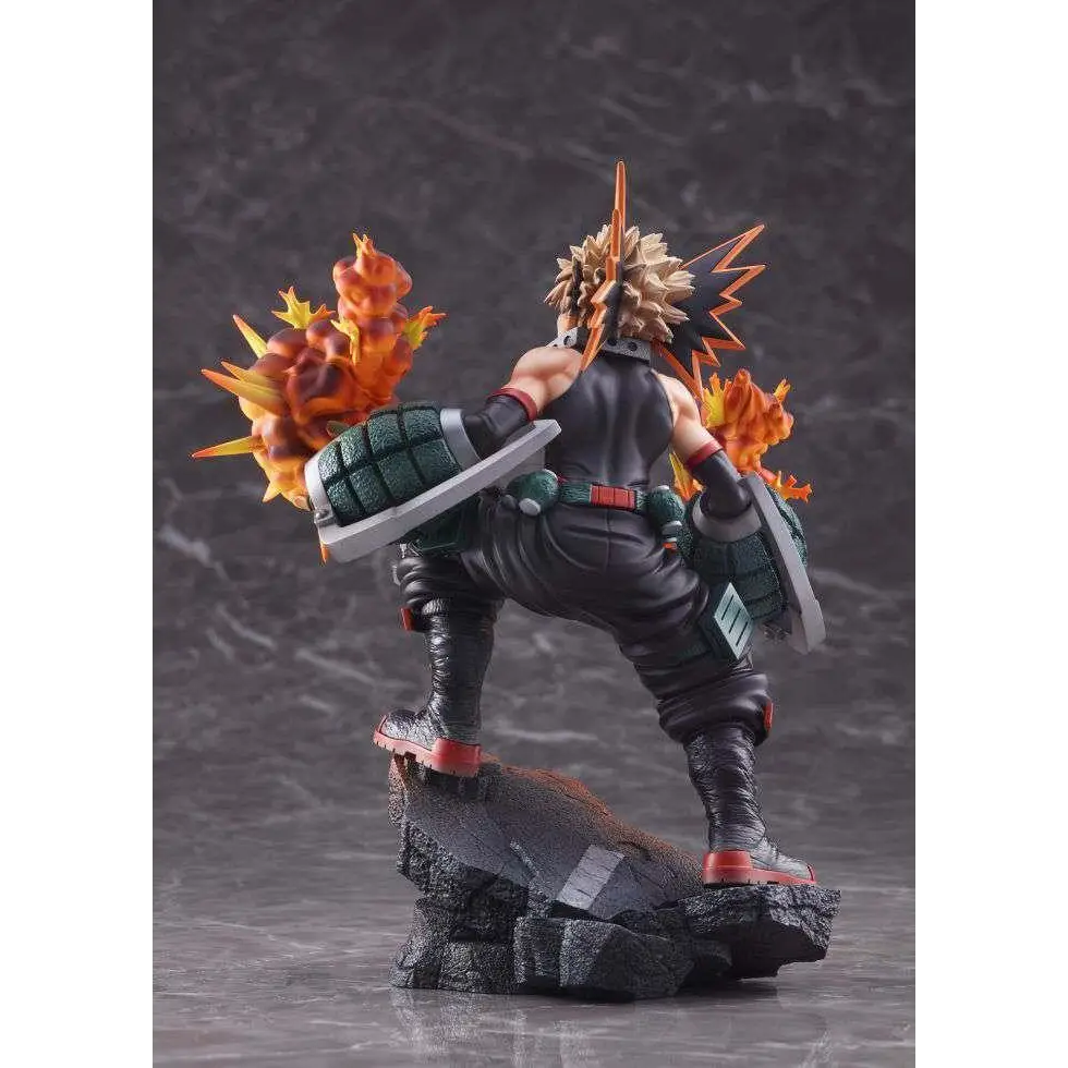 Svart och grön rustad Katsuki Bakugo-figur i 1/8-skala från My Hero Academia