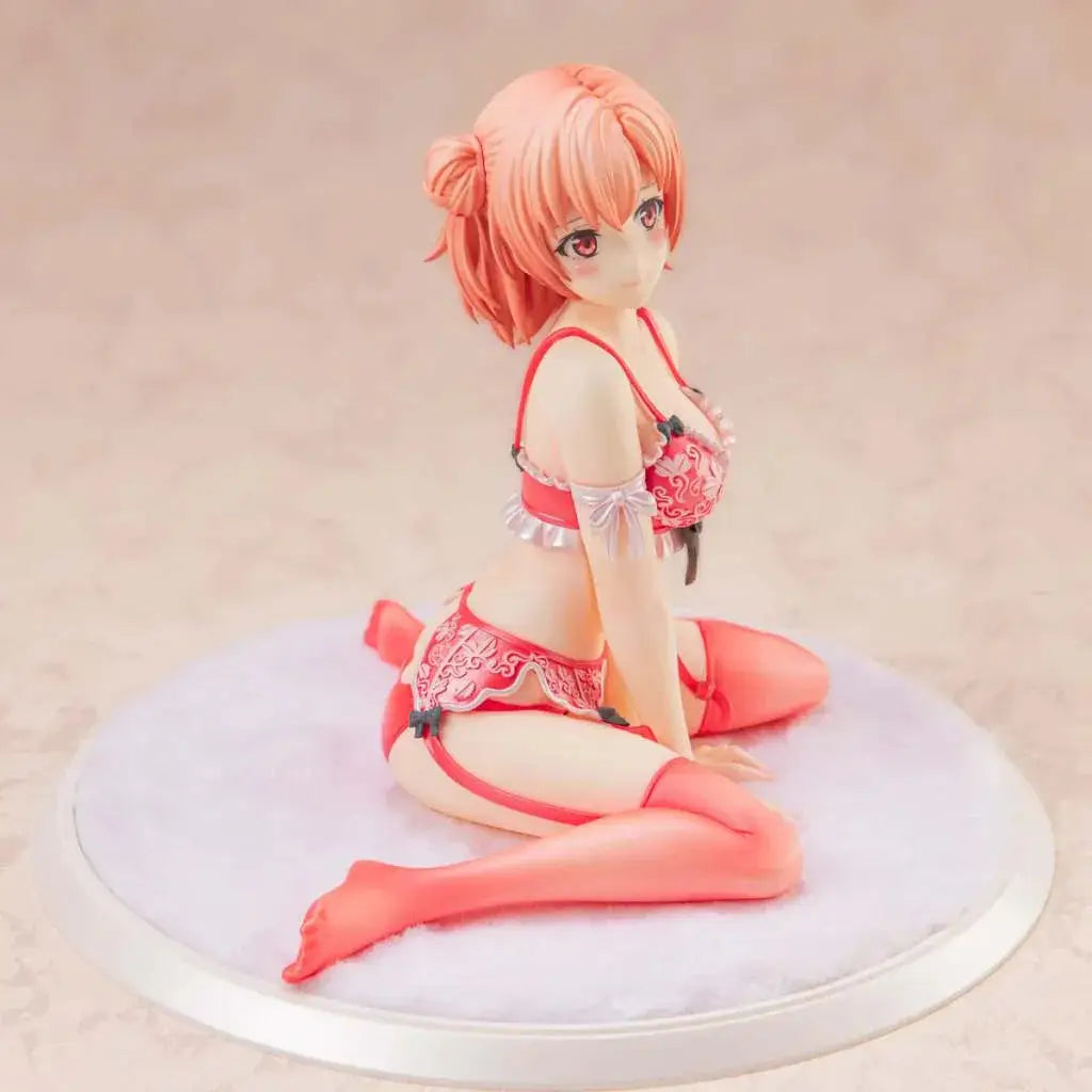 Yui Yuigahama rosa figurin i rött spetsunderkläder på vit bas