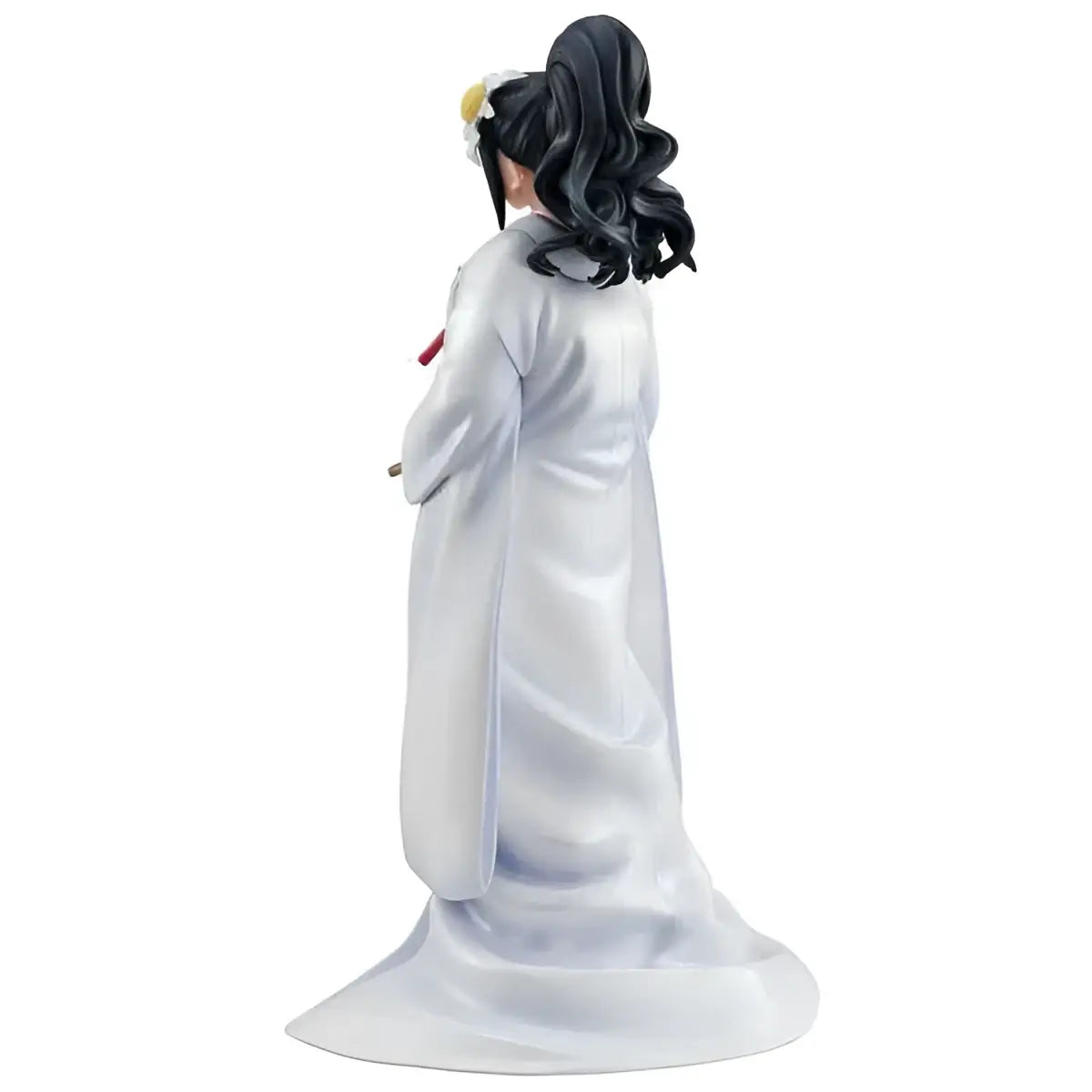 Vit figurin av Hinata i bröllopsklädsel från Naruto Gals, med långt svart vågigt hår och gul blomma