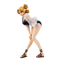 Detaljerad figur av blond anime-tjej Temari med tofsfrisyr i svart baddräkt