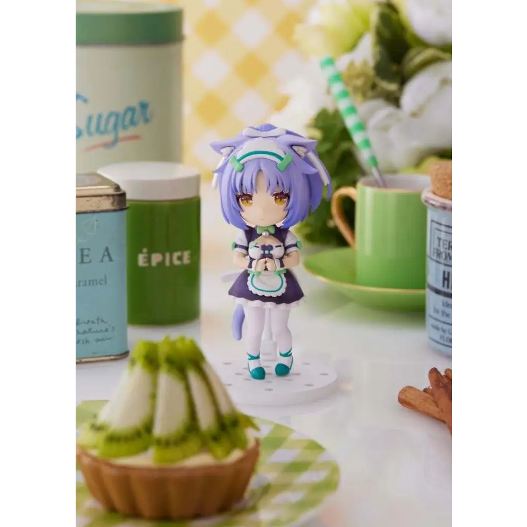 Lila-hårig Nekopara Cinnamon mini-figur med katöron i mörkblå klänning