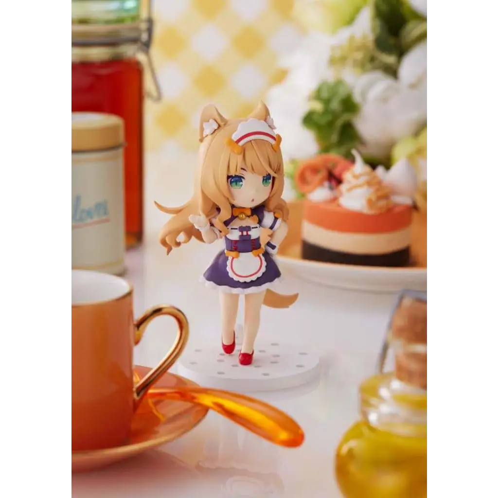 Nekopara Maple mini-figur av charmig blonda kattöronstjänsteflicka i marinblå uniform