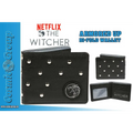 Svart rustad bifold-plånbok med silverknappar och broderad vargemblem från Netflix The Witcher