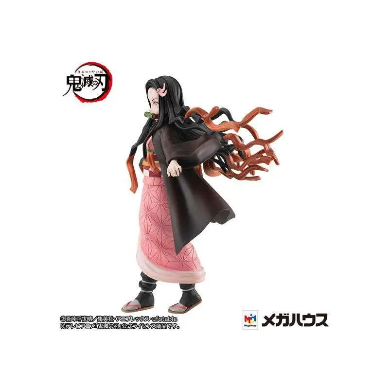 Nezuko Kamado PVC-figur från Demon Slayer i rosa kimono och svart mantel