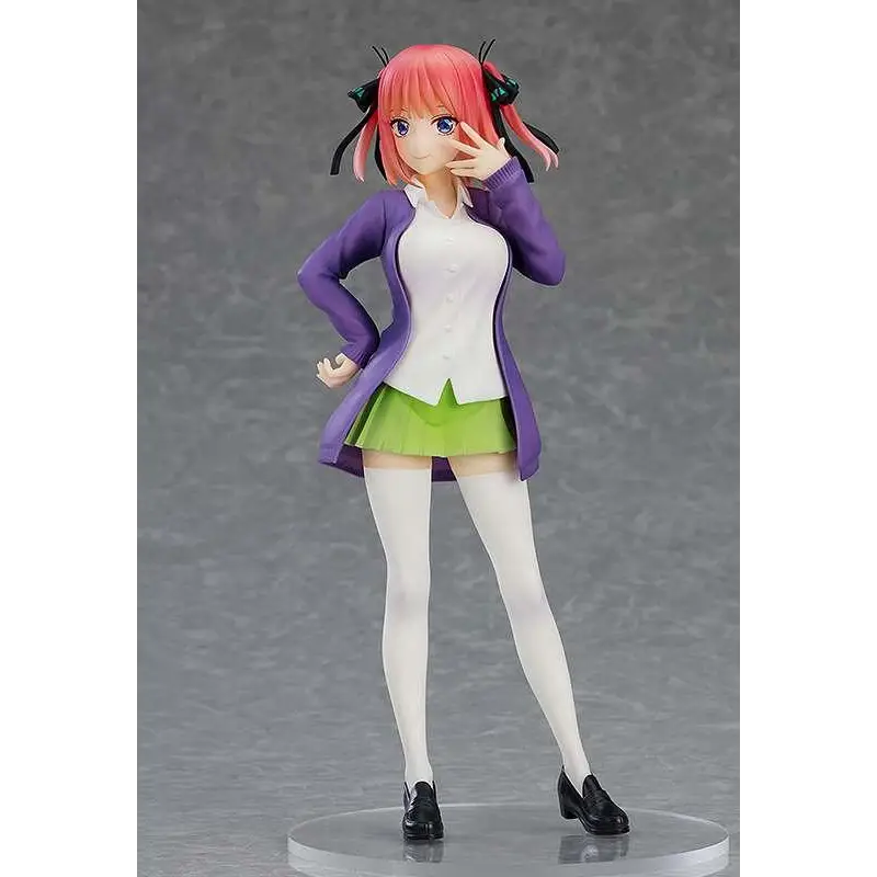 Nino Nakano animefigur med rosa flätor i lila kofta och grön kjol