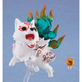Vit Nendoroid-figur av Shiranui från Okami med röda ansiktsmärken och gradientfärgad svans