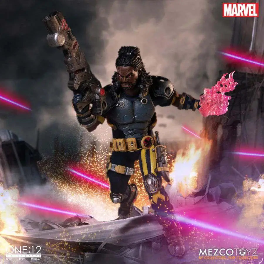 One:12 Collective Bishop X-Men figur med svart-gul rustning, vapen och rosa energi