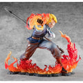 Dynamisk One Piece P.O.P Sabo figur med eldflammor, blondhårig i blå-brun dräkt